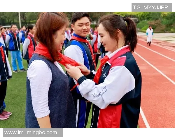 新赛季上海海港披冠军战袍再出发勇攀高峰续写辉煌传奇